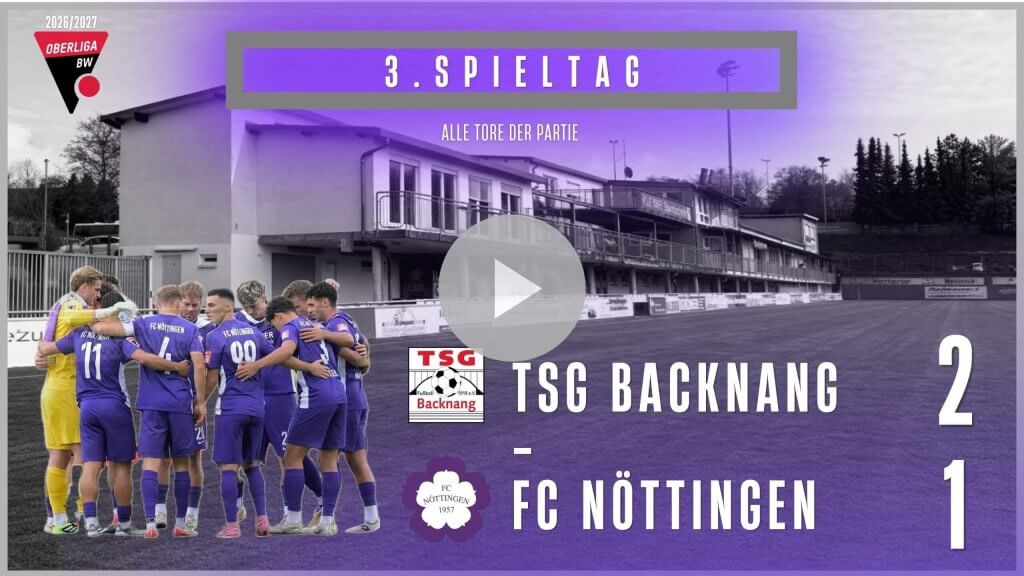 Die lila Mannschaft des FC Nöttingen steht nach der 2:1-Niederlage beim Auswärtsspiel bei der TSG Backnang vor dem Stadion zusammen