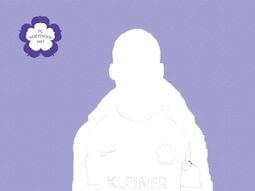 Eine Person als Silhouette, daneben ein Blumenlogo und der Schriftzug „FC METYSTOS 1987“ auf lila Hintergrund